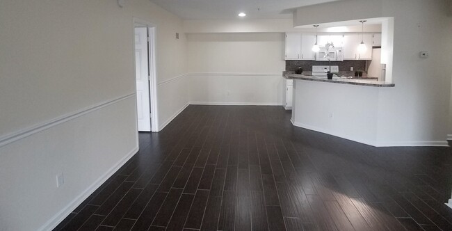 Building Photo - Gorgeous Remodeled 2/2 Floors Condo For Re...