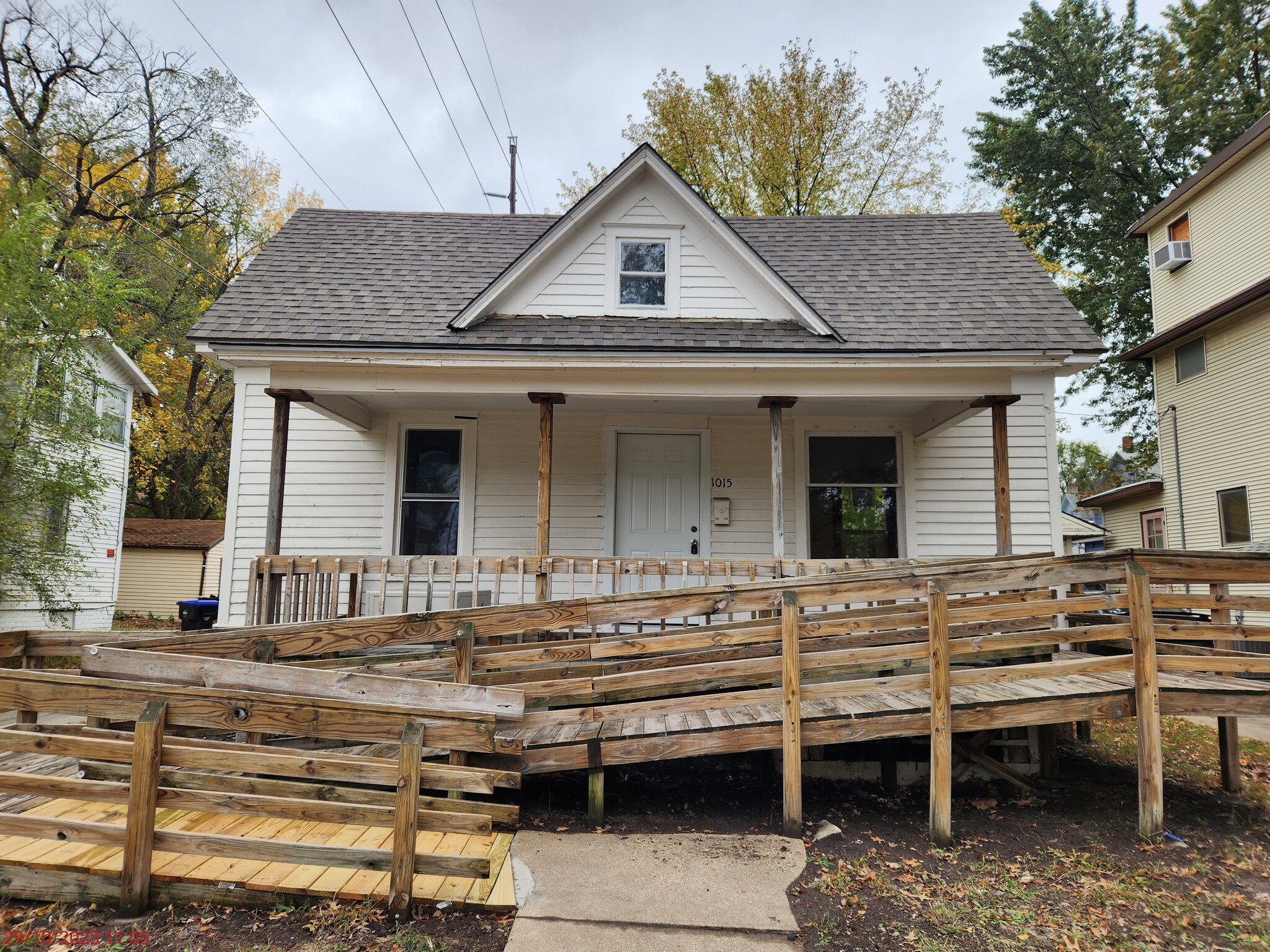 Building Photo - 1015 SW Munson Ave