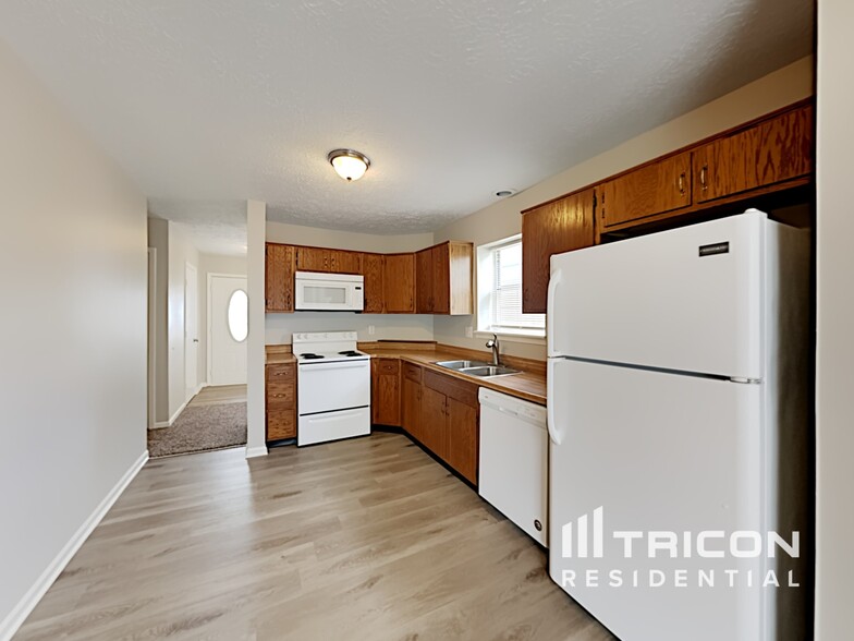 Building Photo - 3324 Oak Tree Dr S