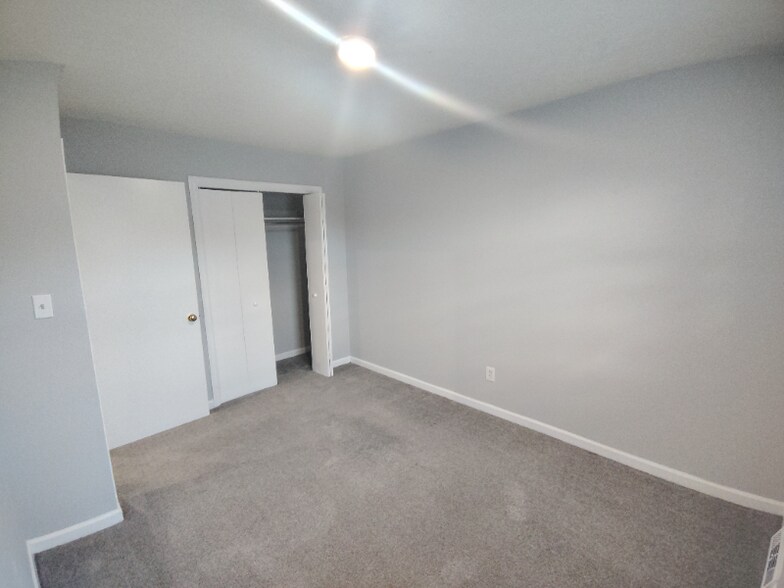 Building Photo - 29 Fonda Dr