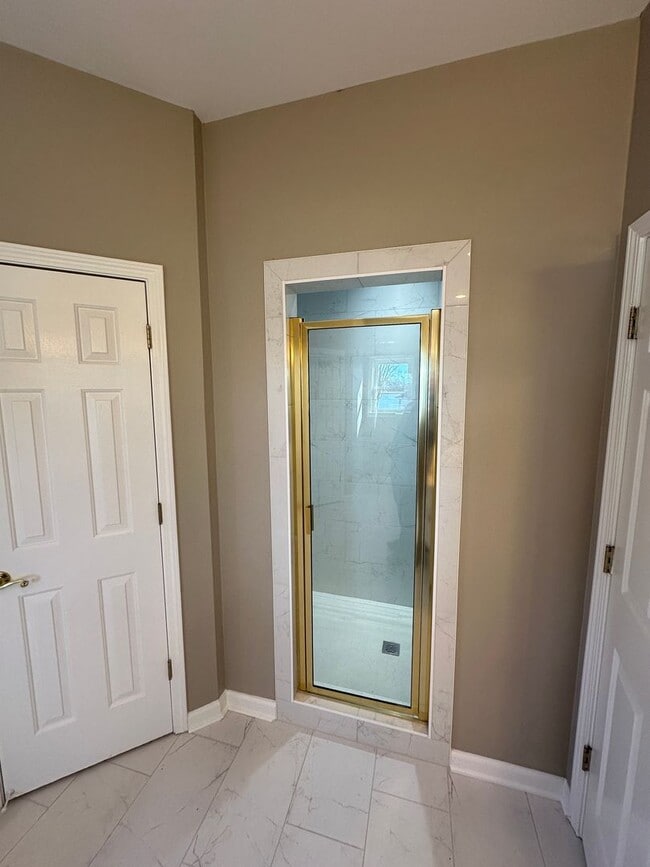 Building Photo - Elegant 4 BR w/POOL MAINTENANCE INCLUDED near Cherokee Valley Golf Club