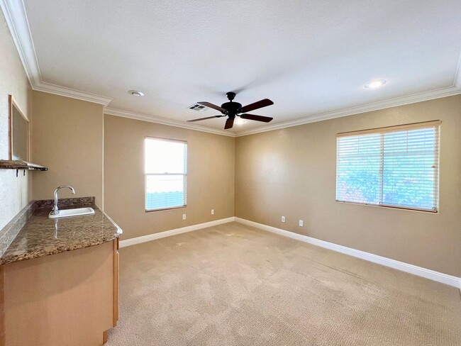 Building Photo - MOVE-IN SPECIAL! BEAUTIFUL 3 BEDROOM SUMME...