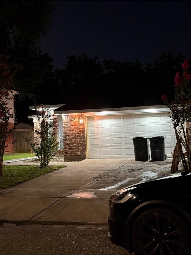 Building Photo - 13123 Careywood Dr