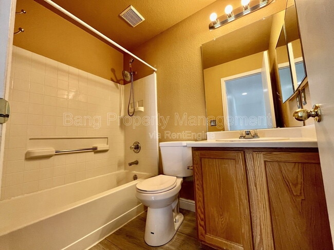 Building Photo - 1217 Bluejay Ave