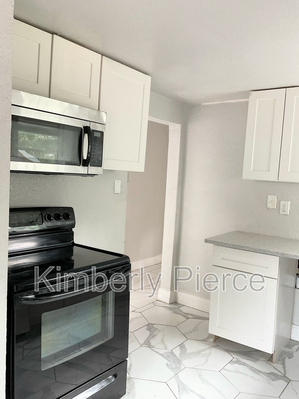 Building Photo - 1356 W 24th St