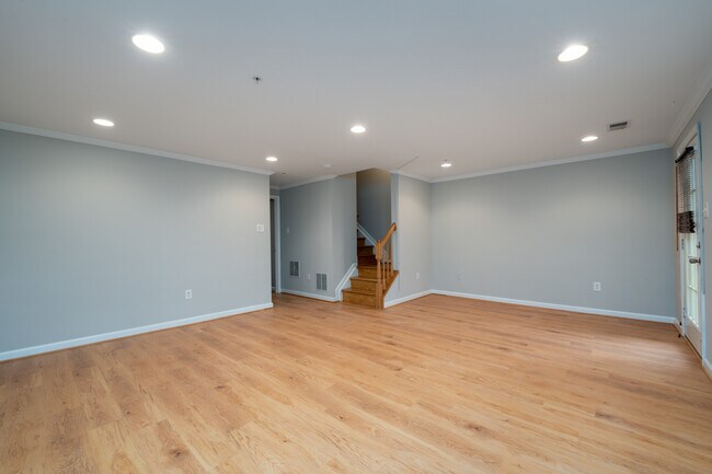 Building Photo - 20821 Shamrock Glen Cir