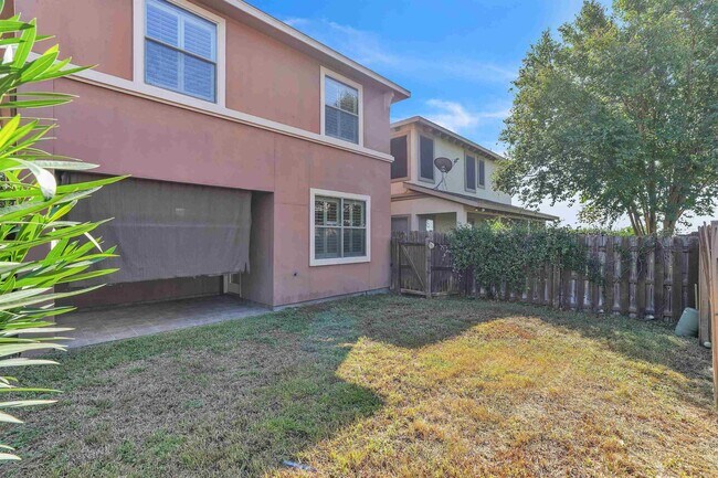 Building Photo - 9813 Sandhill Dr