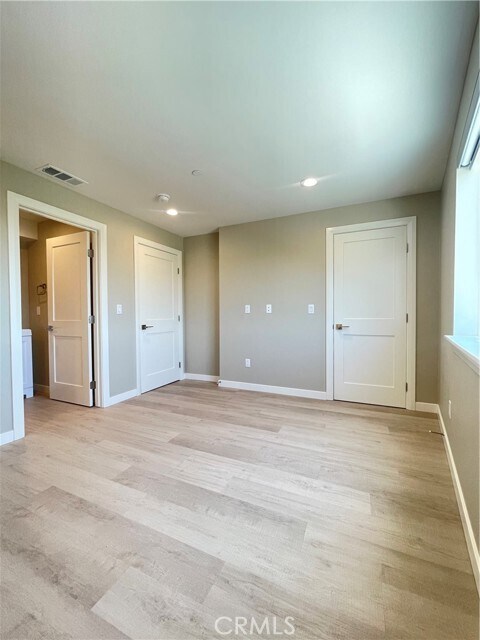 Building Photo - 4251 E Live Oak Ave