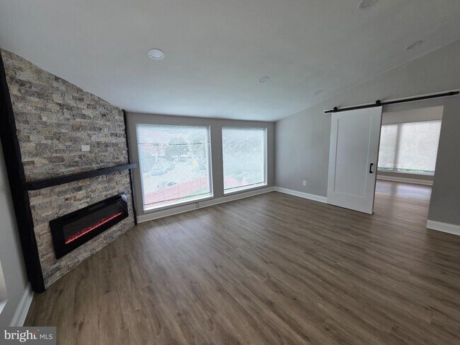 Building Photo - 1701 Scotchbrook Dr