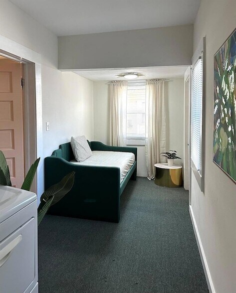 Building Photo - 333 9th Ave N