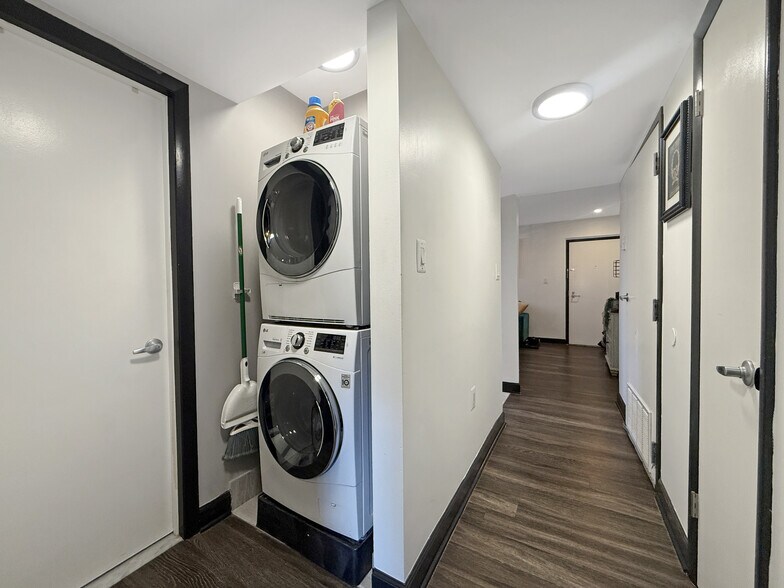 Building Photo - 2650 Birney Pl SE