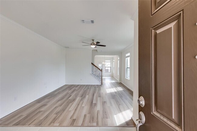 Building Photo - 105 Clematis Ct