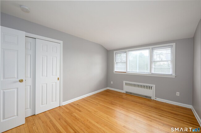 Building Photo - 109 Kings Hwy