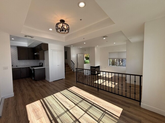 Building Photo - Remodeled 3 Bed 3 Bath Townhome for Rent in Glendale, CA
