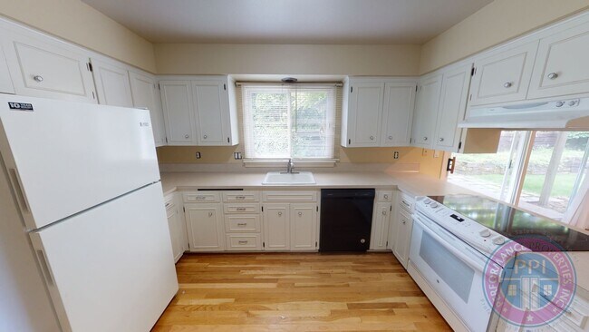 Building Photo - 2404 Saddle Ct