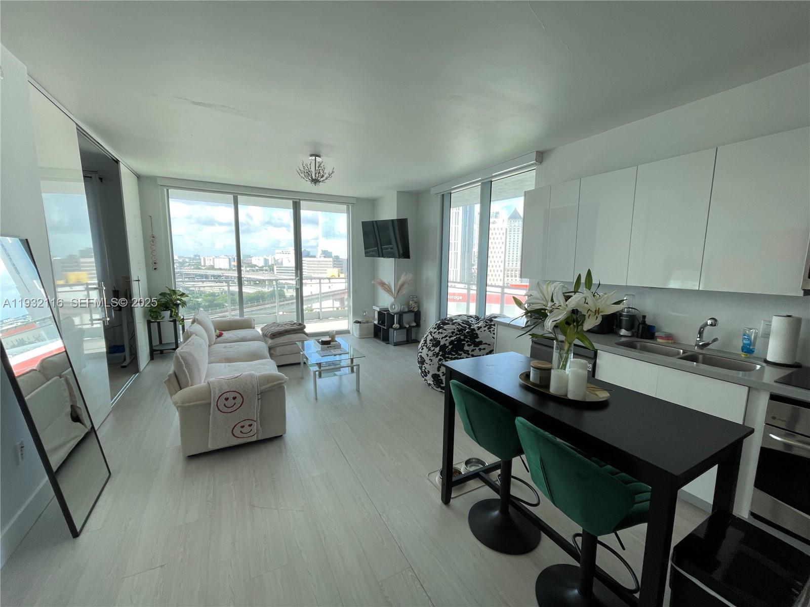 Building Photo - 90 SW 3rd St