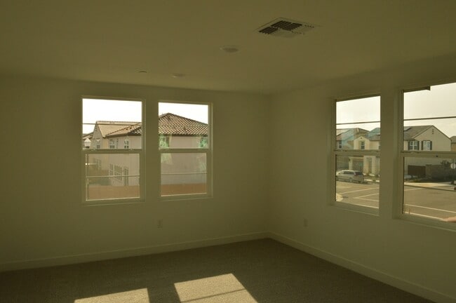 Building Photo - 477 Gold Coast Rd