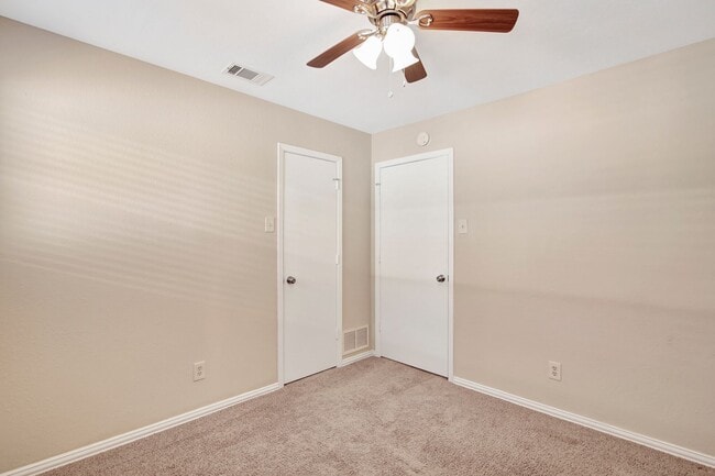 Building Photo - Premium Location at a Perfect Price.