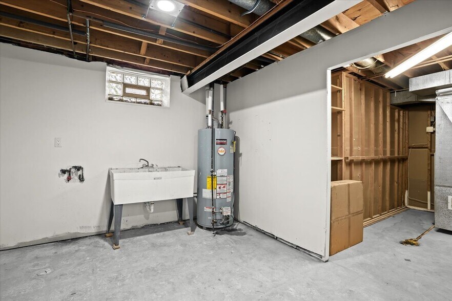 Building Photo - 40526 Woodside Dr