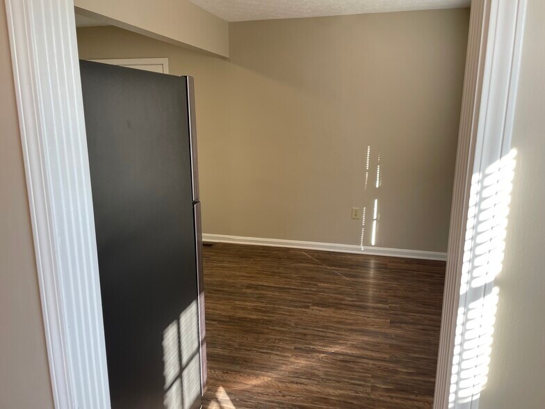 Building Photo - 2913 Abigail Dr