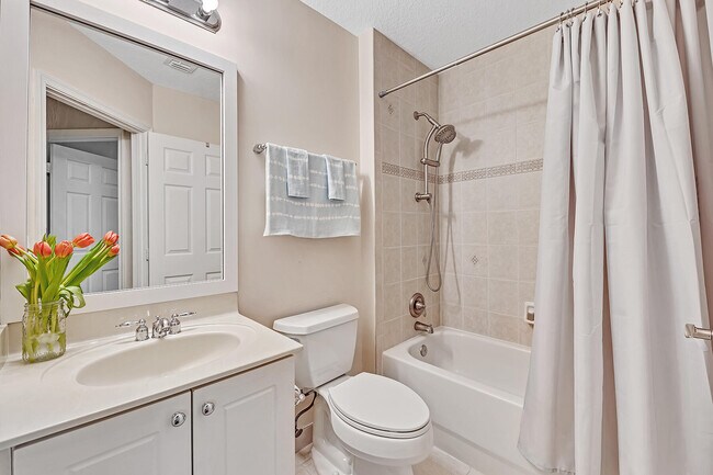 Building Photo - 323 Bayfront Dr