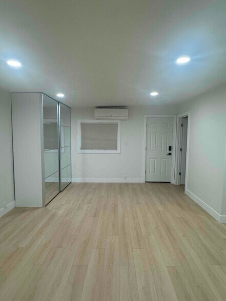 Building Photo - 887 N 1500 W