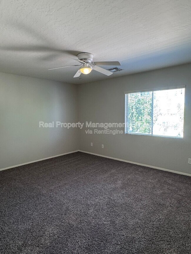 Building Photo - 10426 E Dolphin Ave