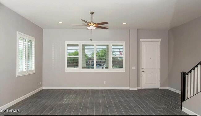 Building Photo - 1028 E Curry Rd