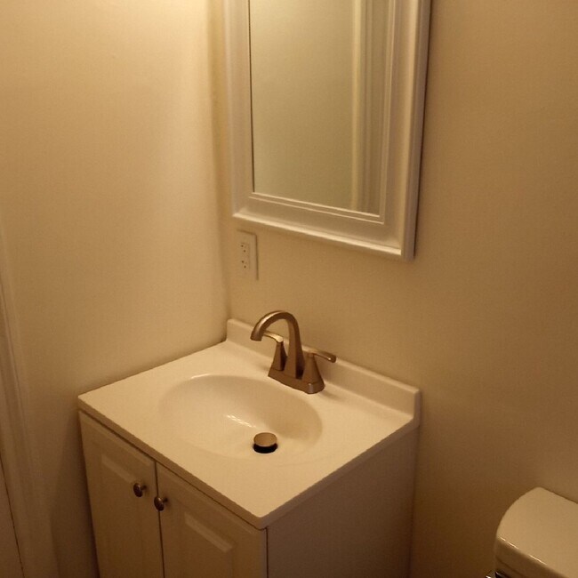 Building Photo - 1017 W End Blvd