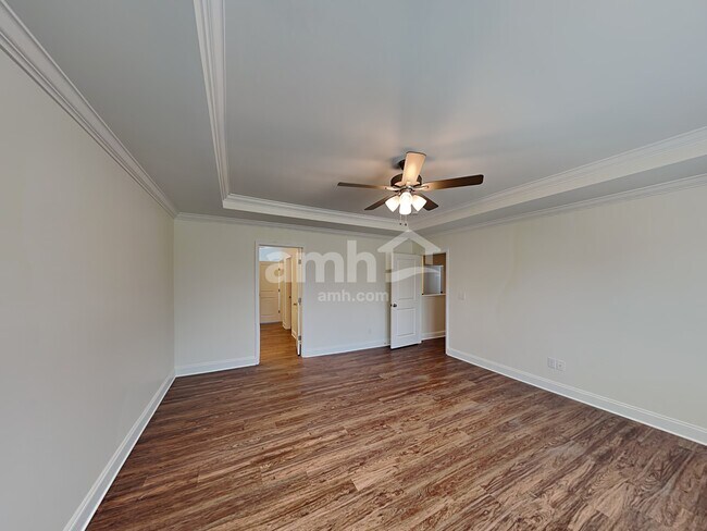 Building Photo - 1360 Lomond Dr