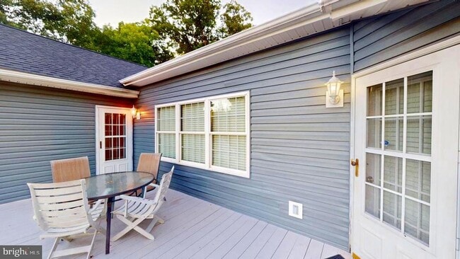 Building Photo - 202 Lakeside Loop