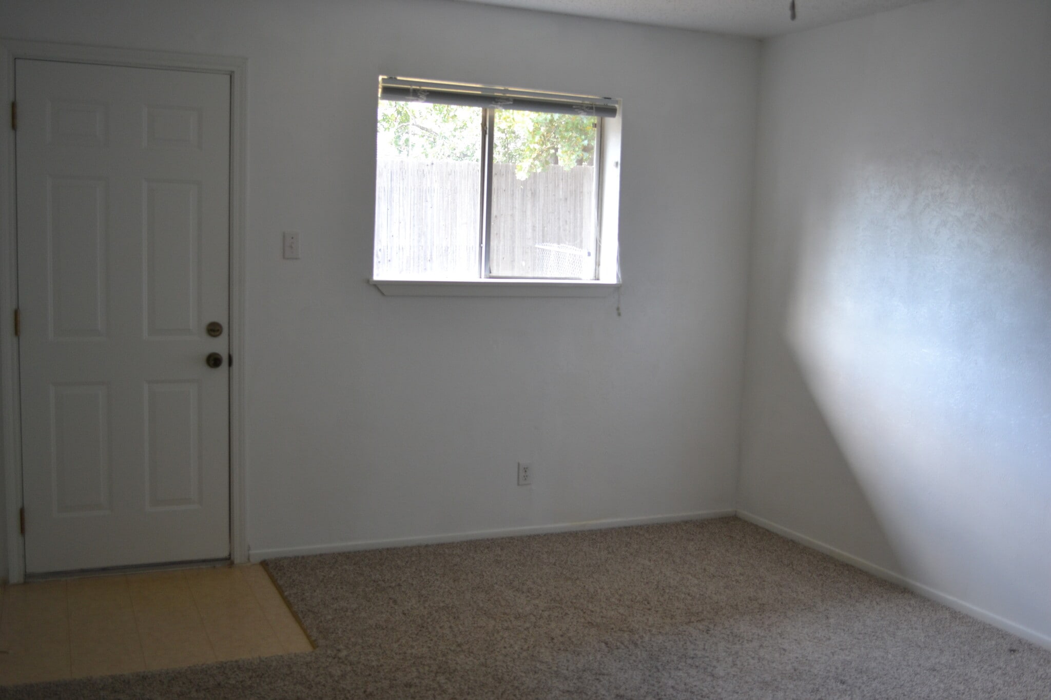 Building Photo - 2221 Lavern St