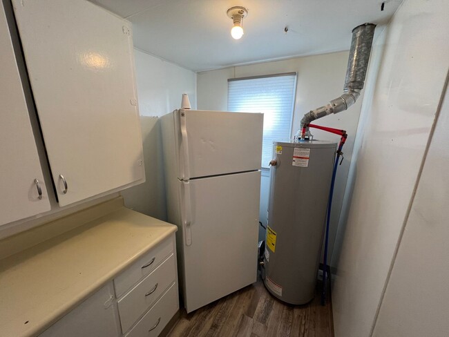 Building Photo - 2-3 Bedroom 1 Bath House with Washer and D...