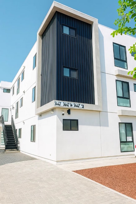 Building Photo - 1447 W 36th Pl