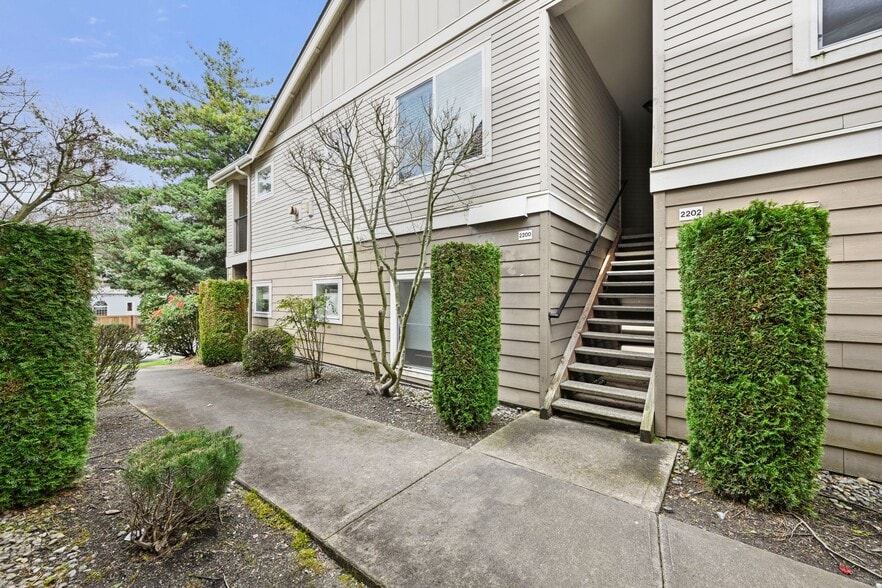 Primary Photo - 2200 Tolmie Ave