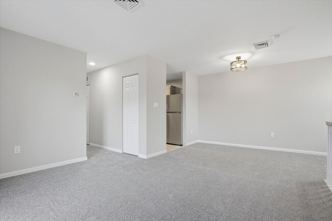 Building Photo - 2BR/2BA Condo in Chesterview | Open Layout, Deck & Community Pool
