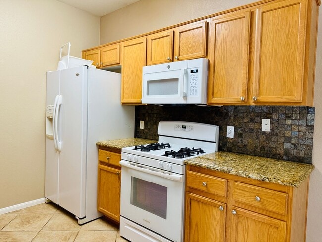 Building Photo - Mission Ridge Condos-Gorgeous 2nd Floor Un...