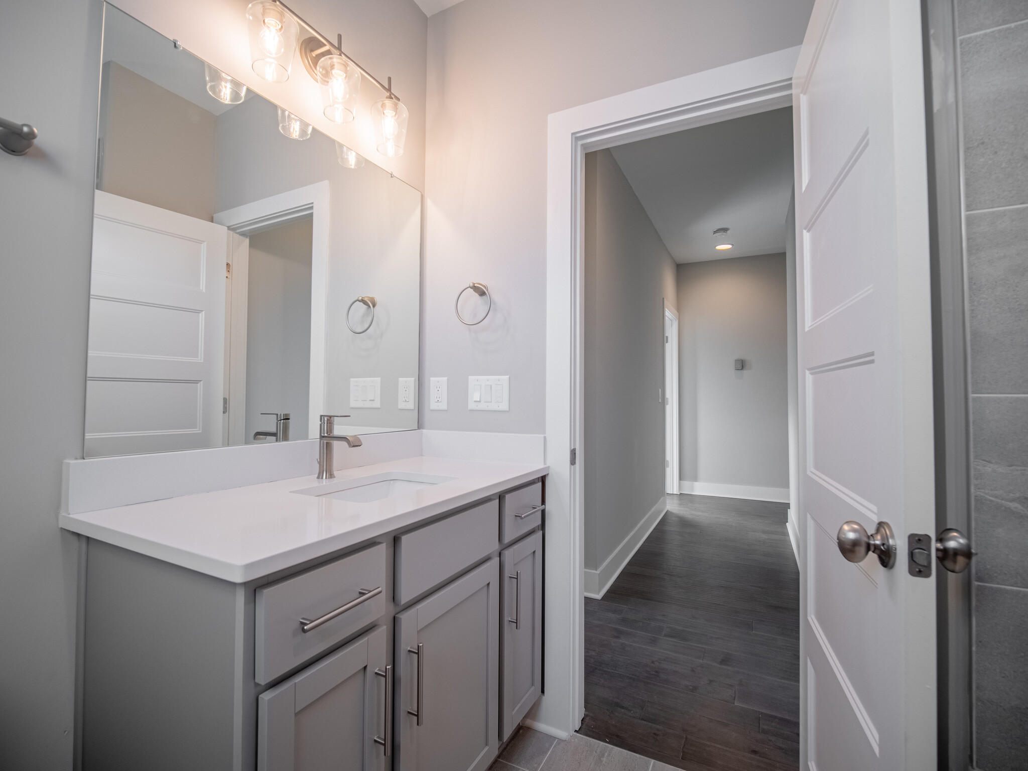 Upstairs Bath - 1122 Baptist World Center Dr