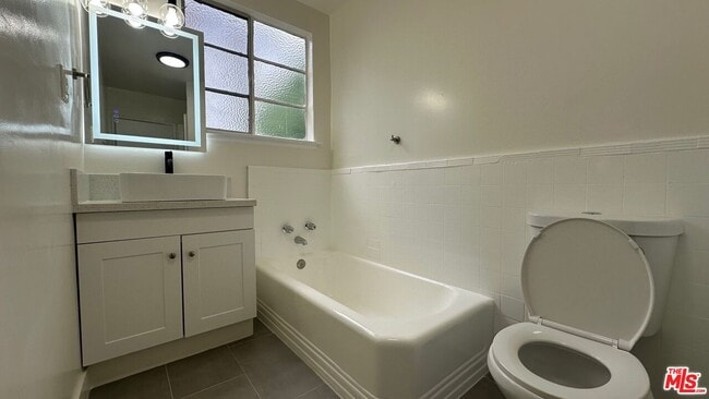 Building Photo - 3901 4th St