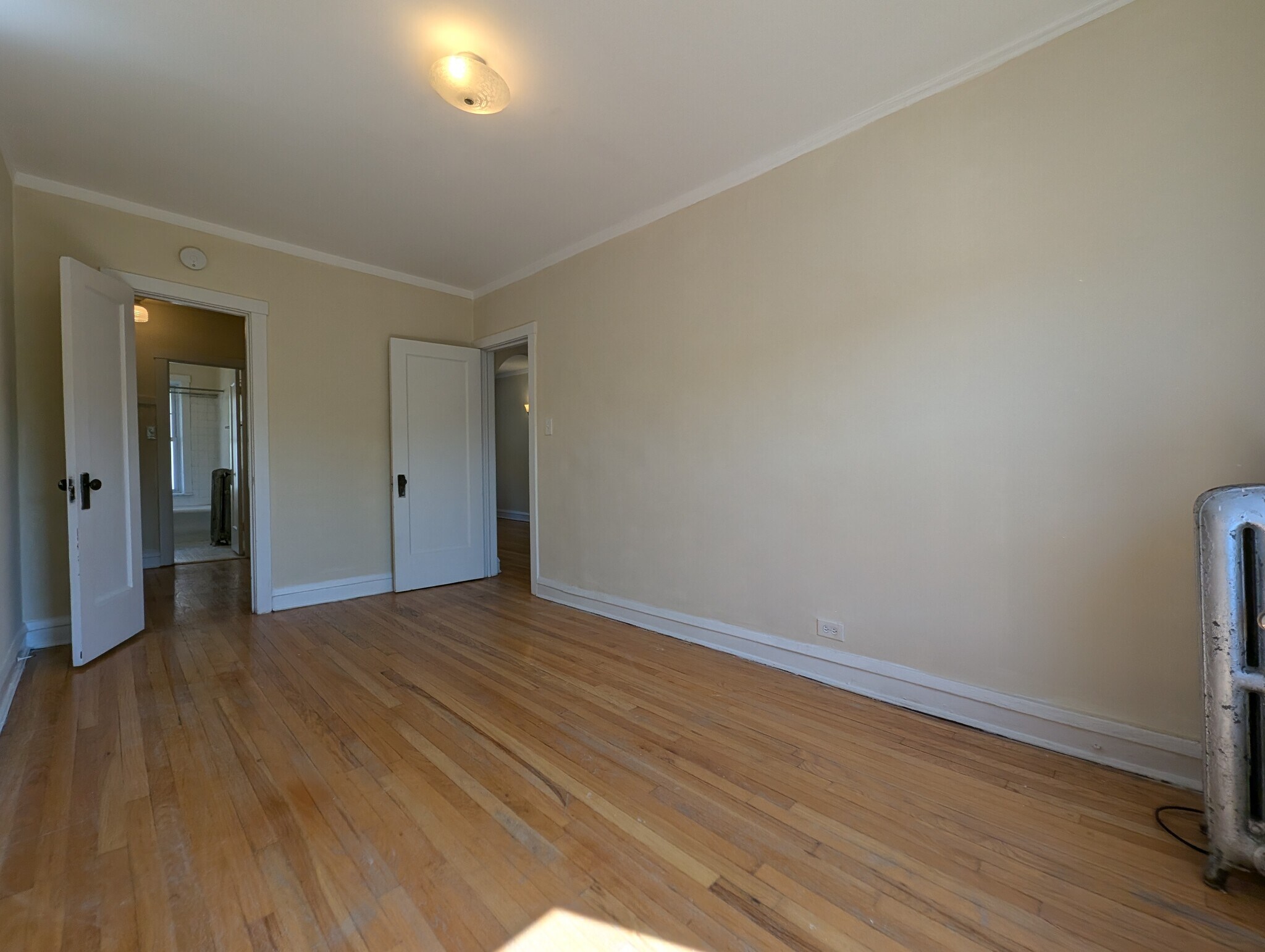 Building Photo - 2122 W Ainslie St