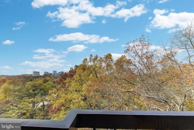 Building Photo - 1001 26th St NW