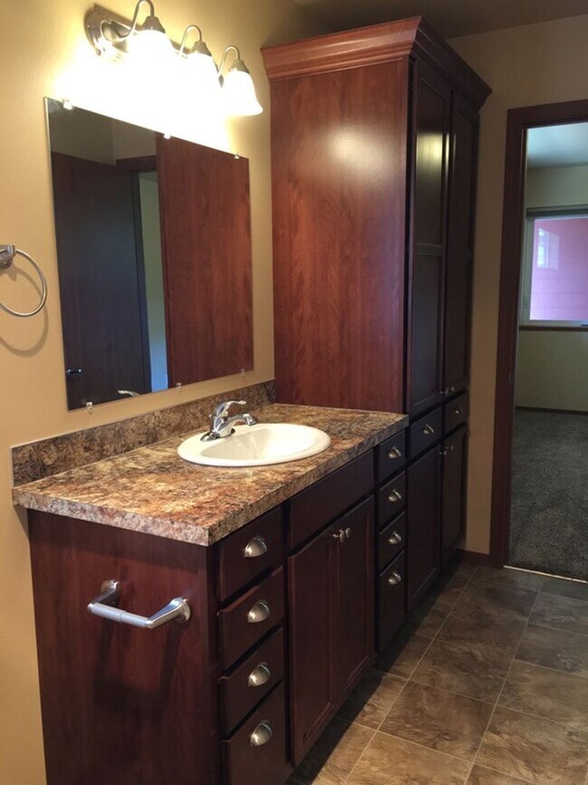 Building Photo - 1737 Stremler Dr