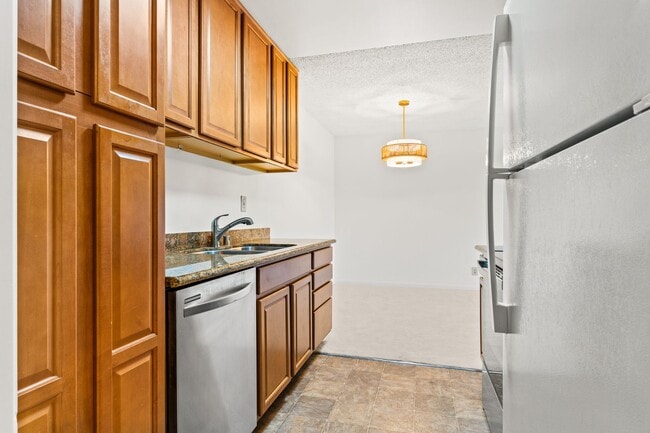 Building Photo - Modern 2-Bedroom Condo with Pool and Koi Pond Views
