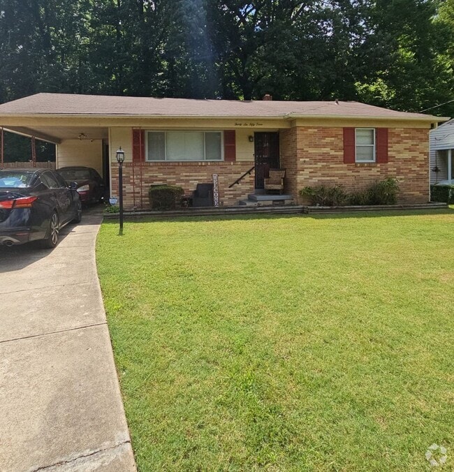 Building Photo - 4 Success is offering this 4 bedroom 2 bat...