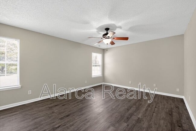 Building Photo - 105 Daventry Pl