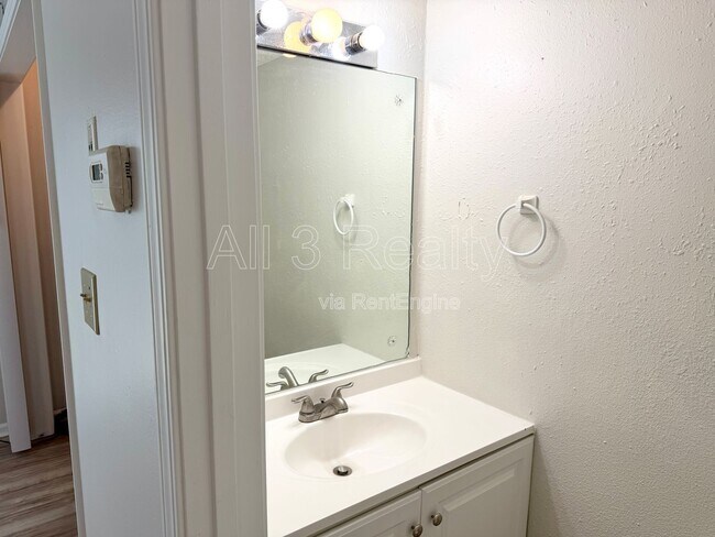 Building Photo - 121 Jackson Dr