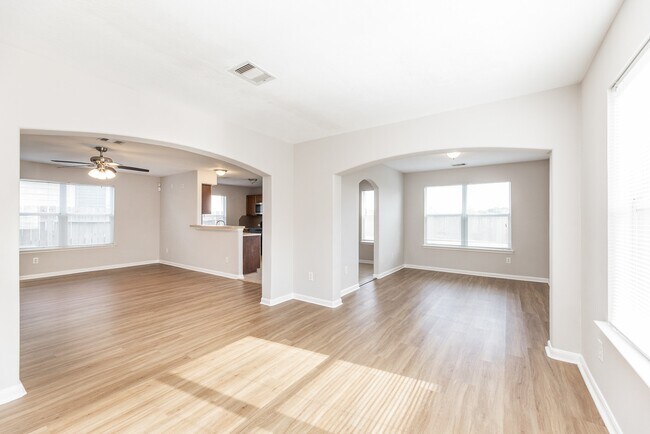 Building Photo - 1006 Vernage Rd