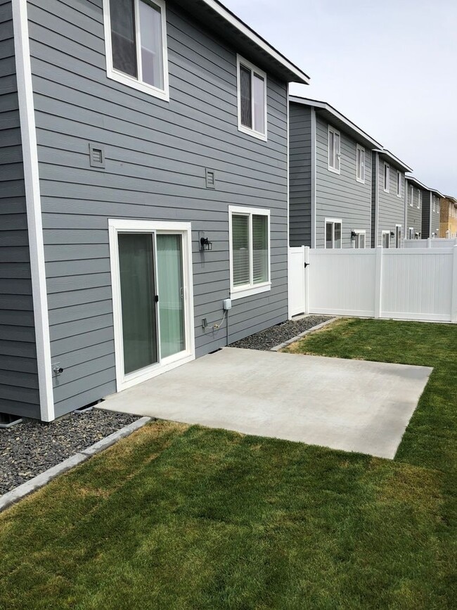 Building Photo - 522 Bedrock Loop