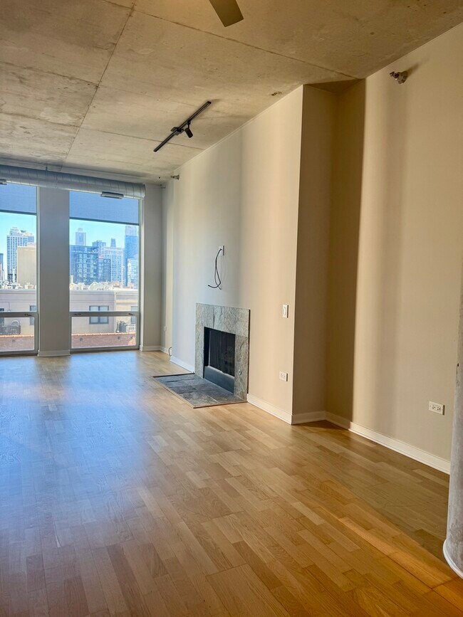 Building Photo - 720 N Larrabee St