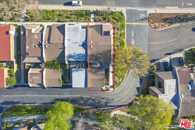 Building Photo - 2830 Lakeridge Ln